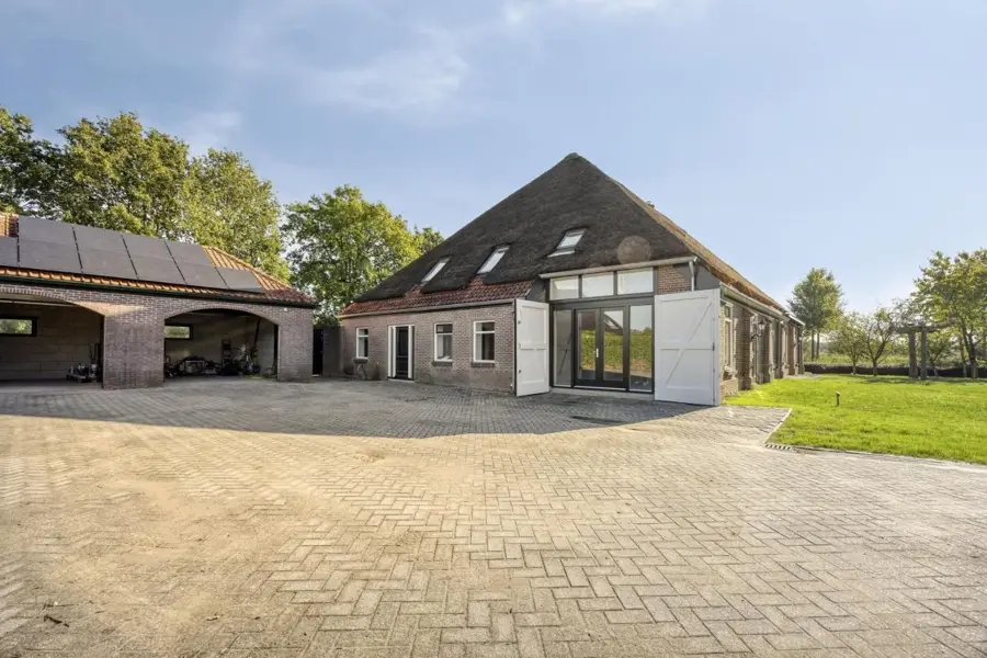 Entrance of Middenweg 1E on the farmyard
